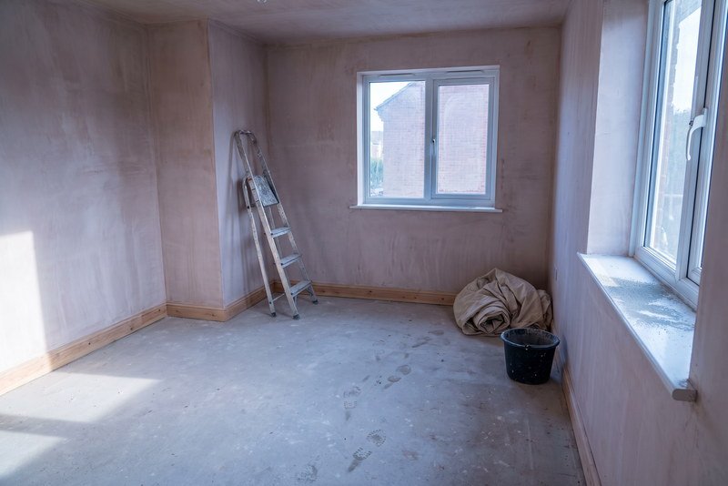 Empty room after building work with fine dust on the sills and floor